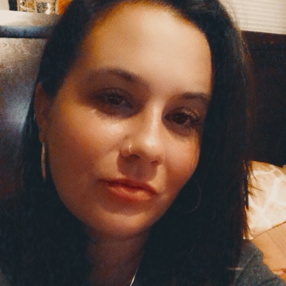 Meet your Posher, Sara - Picture 2 of 4